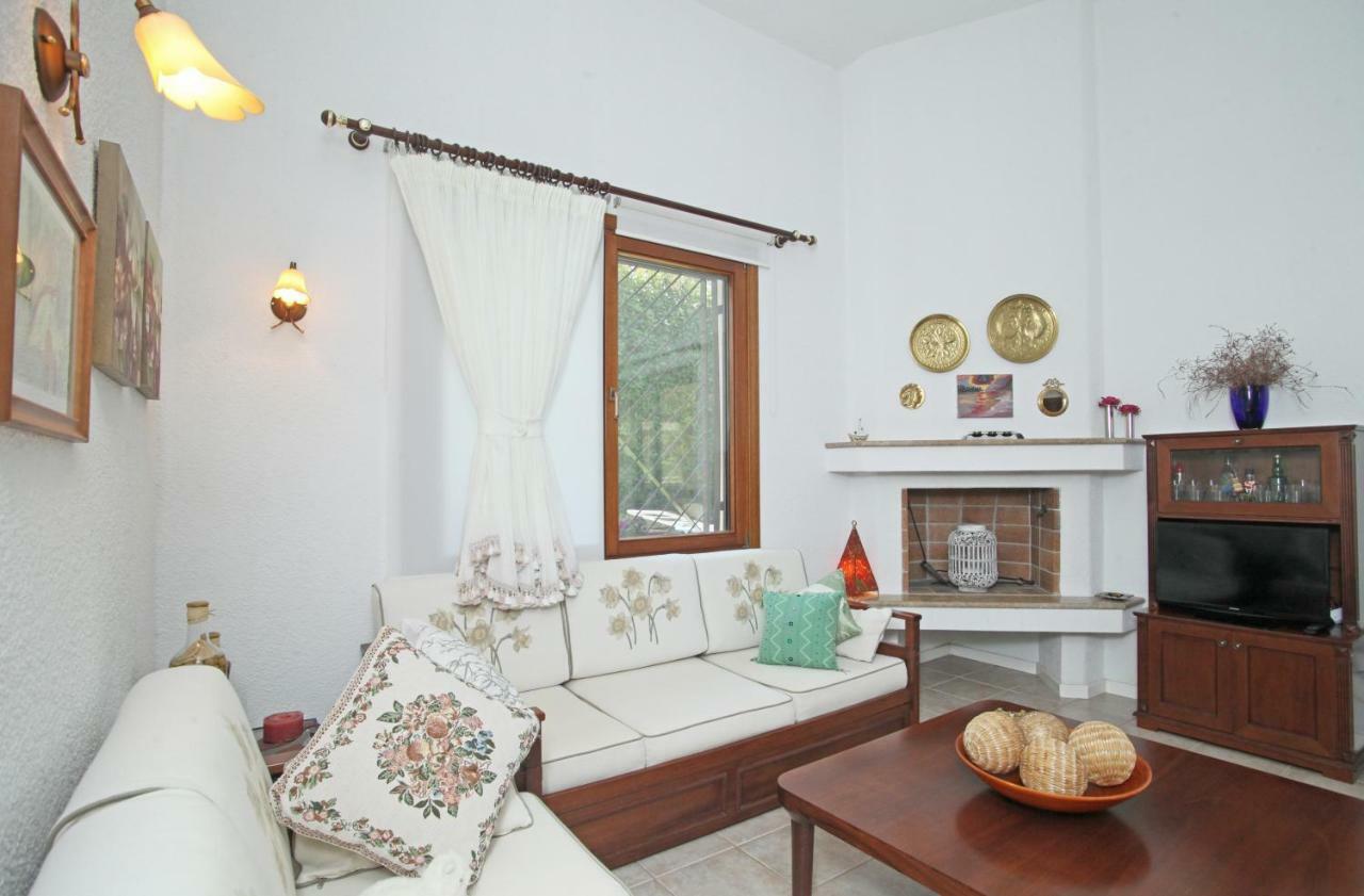 Villa Sanni Retreat By Luxlikehome Sani  ภายนอก รูปภาพ
