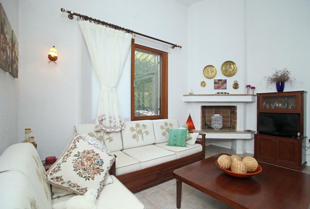 Villa Sanni Retreat By Luxlikehome Sani  ภายนอก รูปภาพ