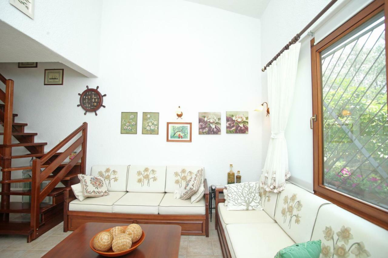 Villa Sanni Retreat By Luxlikehome Sani  ภายนอก รูปภาพ